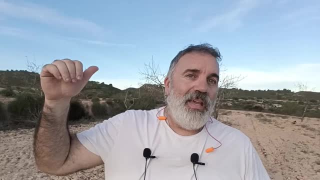 Verdades y mentiras, defensa e interior.